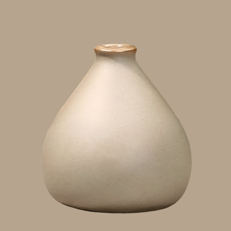 Elegant grand ceramic vases in a modern design perfect for home decor and floral arrangements