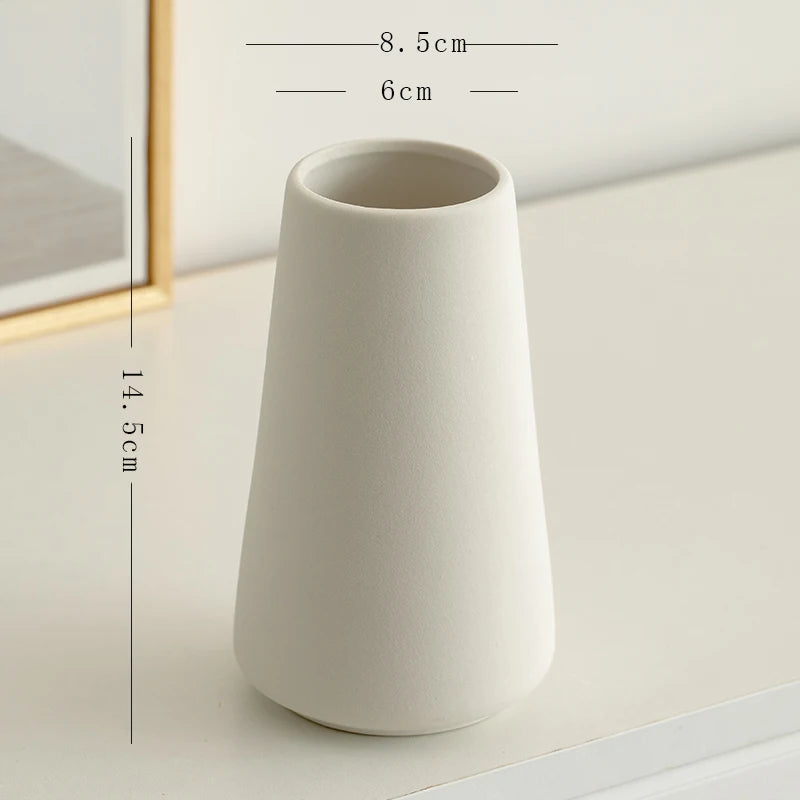 Minimalist White Ceramic Vase by Mağazam with a Height of 14.5 cm and a Modern Design
